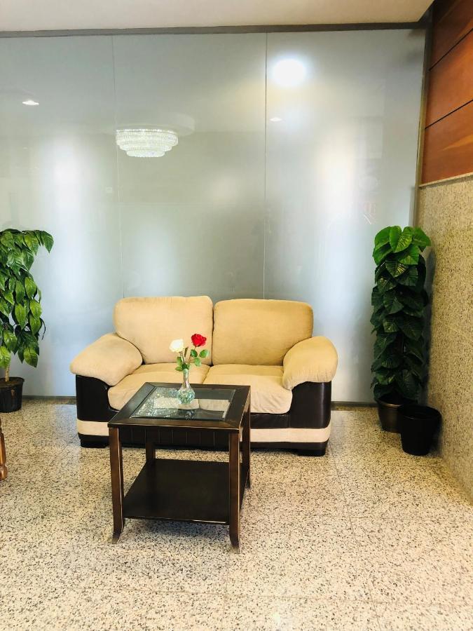 Zodiac Hotel Apartments Fahaheel Koeweit Buitenkant foto
