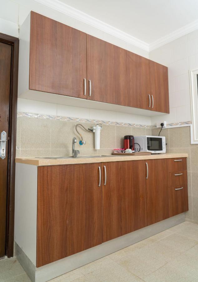 Zodiac Hotel Apartments Fahaheel Koeweit Buitenkant foto