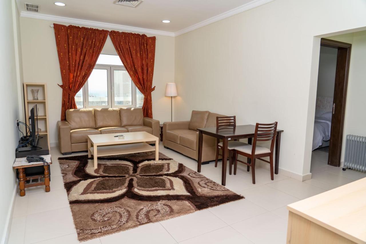 Zodiac Hotel Apartments Fahaheel Koeweit Buitenkant foto
